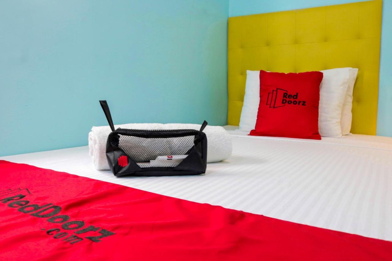RedDoorz Plus near UV Mandaue Cebu Stadt Exterior foto