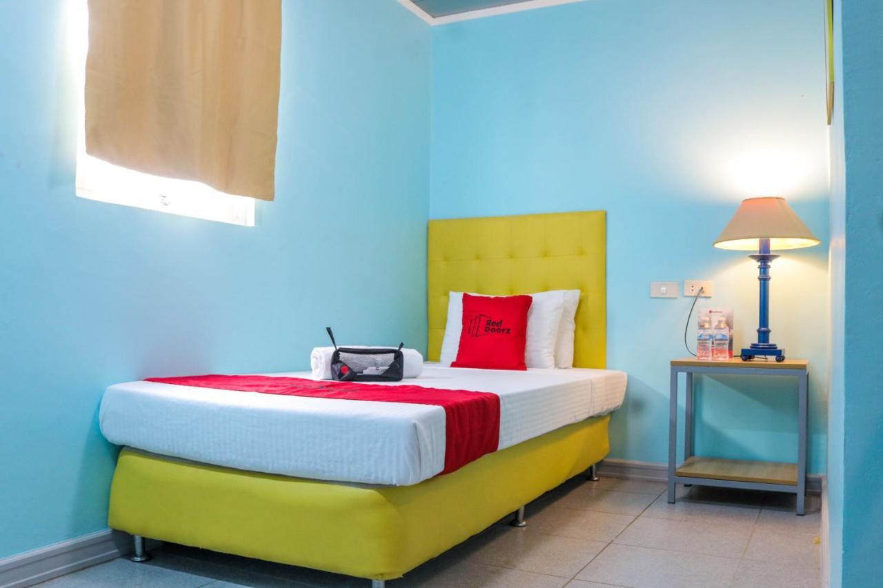 RedDoorz Plus near UV Mandaue Cebu Stadt Exterior foto